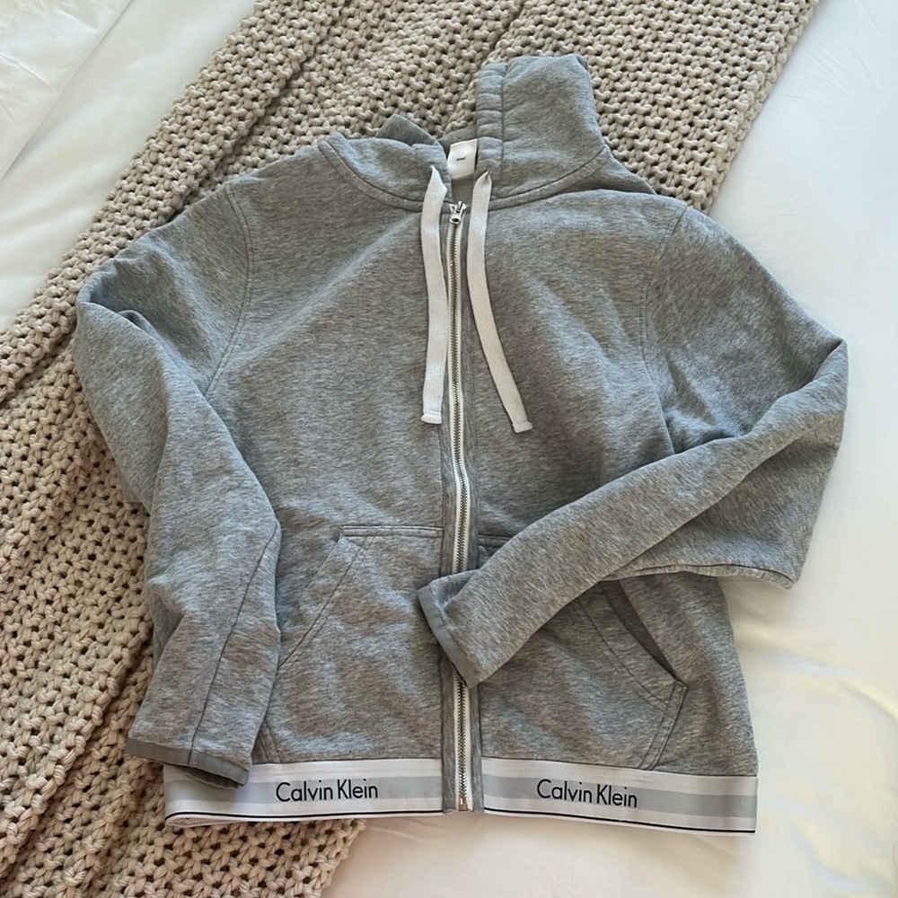 LIGHTLY WORN CALVIN KLEIN HOODIE